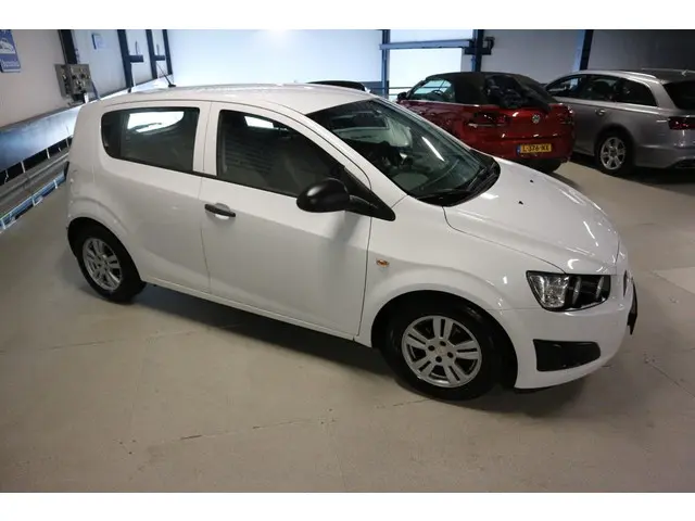 Chevrolet Aveo 1.2 LS / AIRCO / 5 DEURS / WHITE ! ! ! 2013 Benzine 5