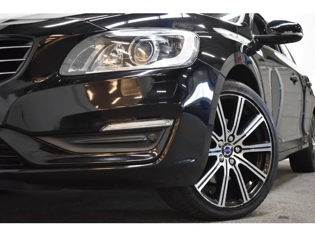 Volvo V60 2.0 T3 153pk Polar+ 2017 Benzine 2