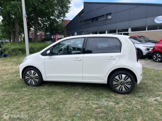 Volkswagen up! 1.0 BMT move up! 2017 Benzine 12