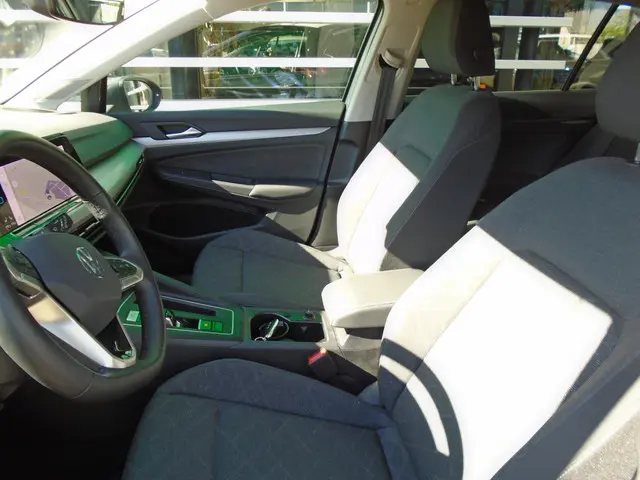 Volkswagen Golf 1.4 eHybrid 2024 Hybride Benzine 21