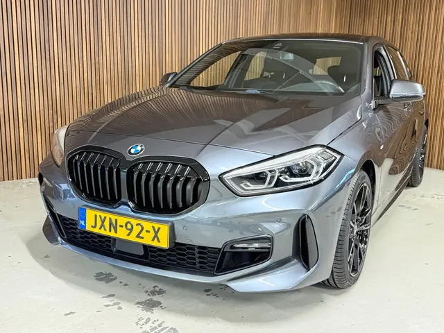 BMW 1 Serie 116i - M - Sport - 2021 Benzine 2