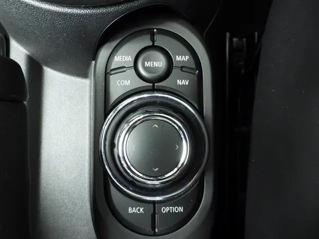 MINI 5-Deurs One 2021 Benzine 17