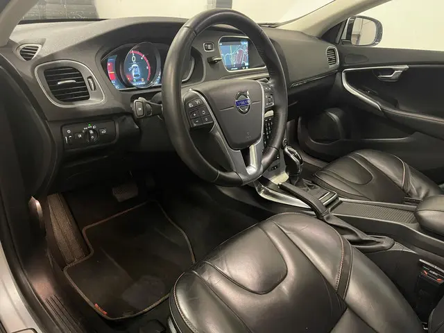 Volvo V40 Cross Country 2.0 D2 Summum 2016 Diesel 10