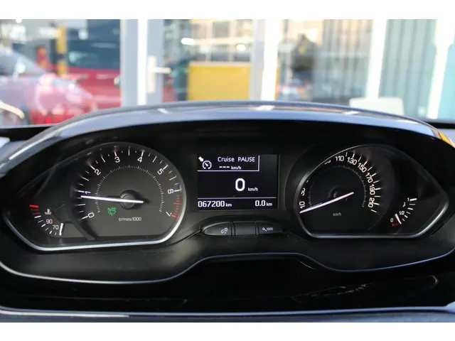 Peugeot 208 1.2 PureTech 110 Pk GT-line 2018 Benzine 19