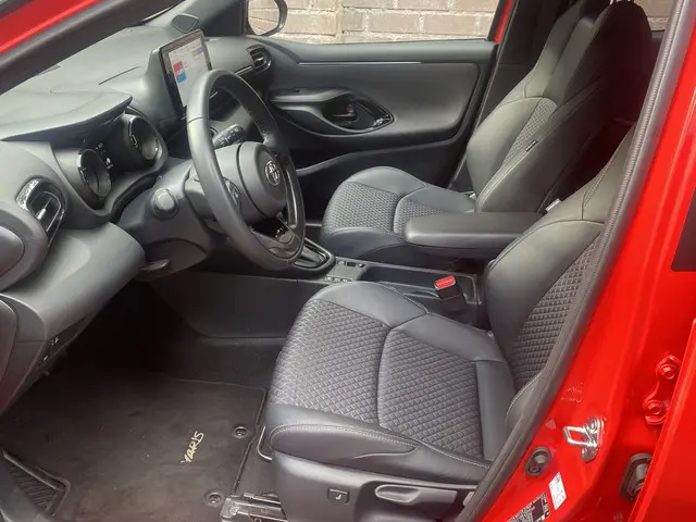 Toyota Yaris 1.5 Hybrid Executive 2023 Hybride Benzine 12