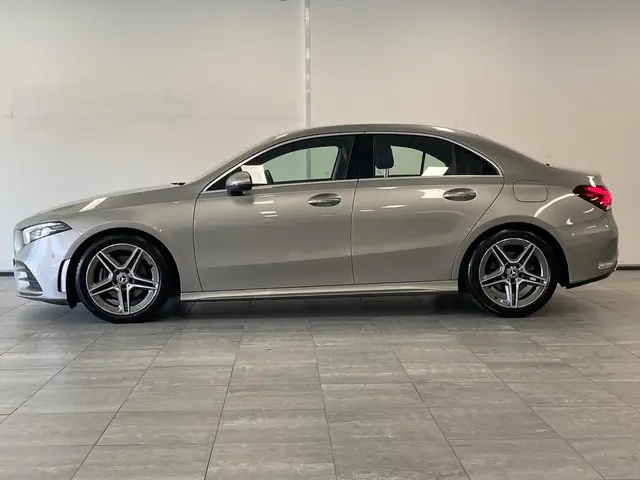 Mercedes-Benz A-Klasse 200 AMG-Line 2019 Benzine 23