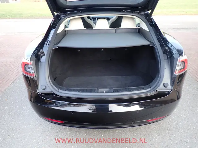 Tesla Model S 75D 2018 Elektrisch 28