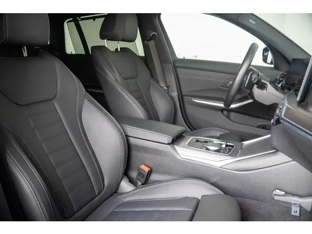 BMW 3 Serie Touring 318i 2024 Benzine 8