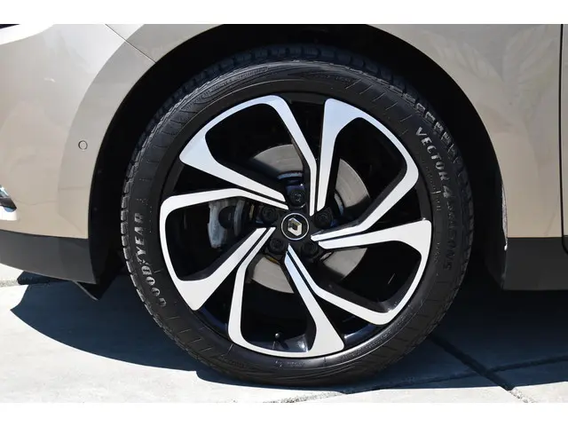 Renault Scénic TCe 140 EDC Bose 2019 Benzine 4