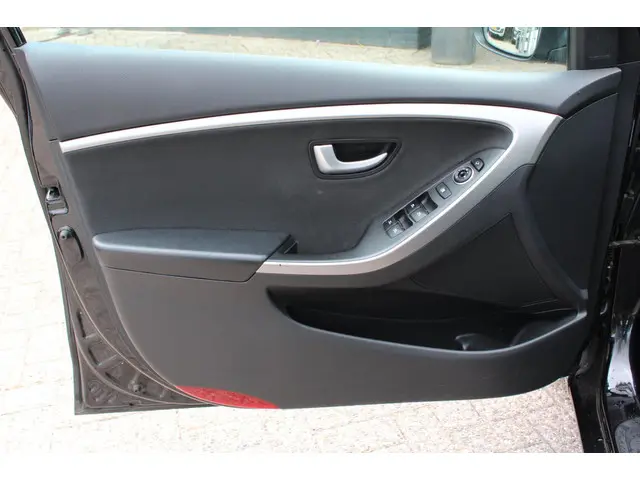 Hyundai i30 1.6 GDi Comfort 2016 Benzine 14