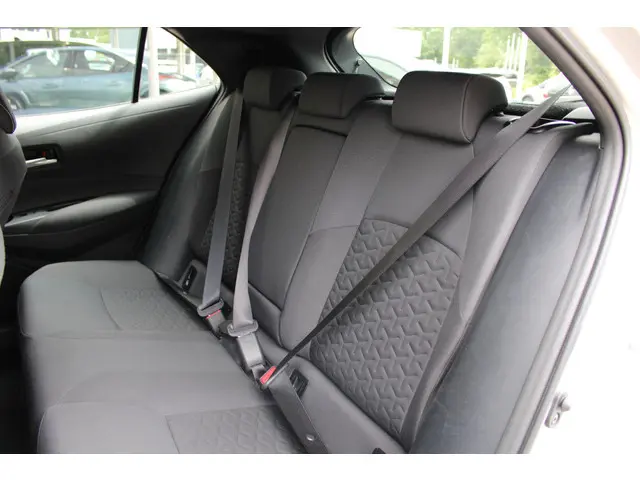 Toyota Corolla 1.8 Hybrid Business 2022 Hybride Benzine 19