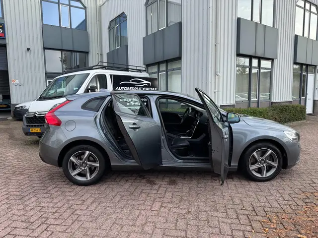 Volvo V40 1.5 T2 R-Design AUTOMAAT!! 2016 Benzine 6