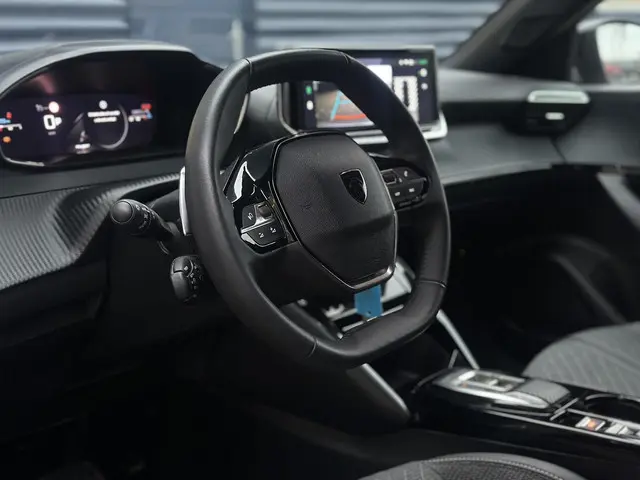 Peugeot 2008 1.2T 130pk Automaat Allure 2024 Benzine 24