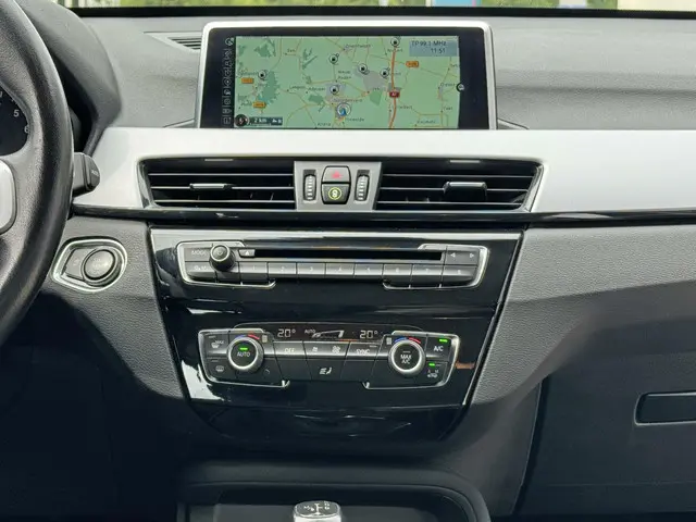 BMW X1 sDrive20i Centennial High Executive 2016 Benzine 14