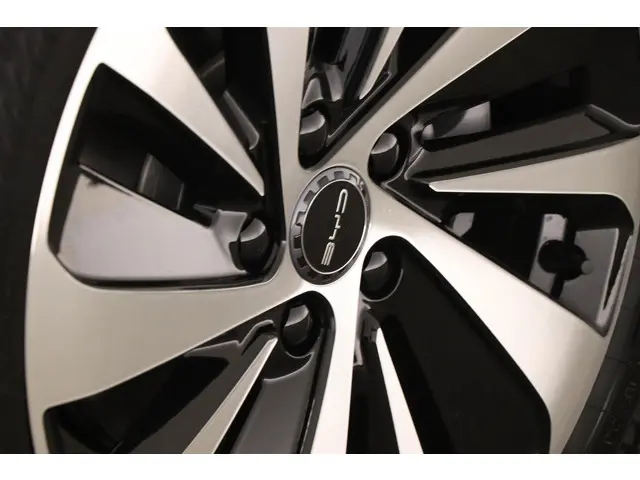 BYD SEAL U 1.5 DM-i FWD Boost 2025 Hybride Benzine 25