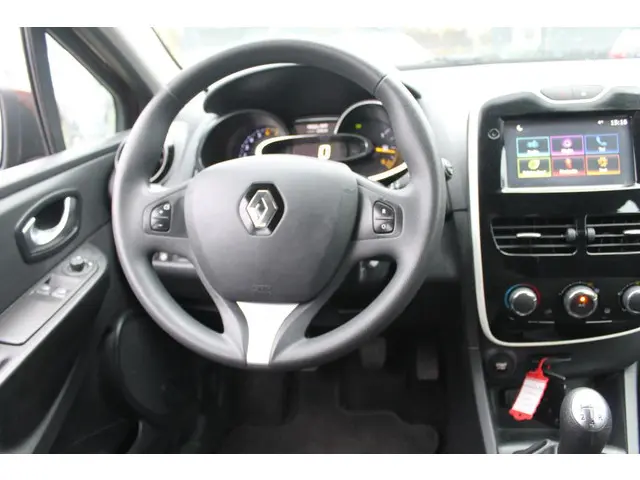 Renault Clio 0.9 TCe Expression 2015 Benzine 12