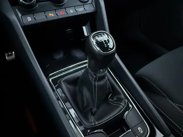 Škoda Karoq 1.5 TSI ACT Sportline Business 2021 Benzine 28