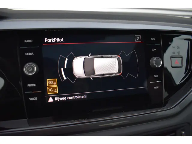 Volkswagen Polo 2.0 TSI GTI 200pk 2018 Benzine 23