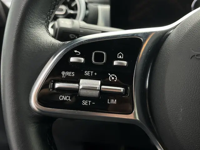 Mercedes-Benz CLA 180 Luxury Line 2023 Benzine 18