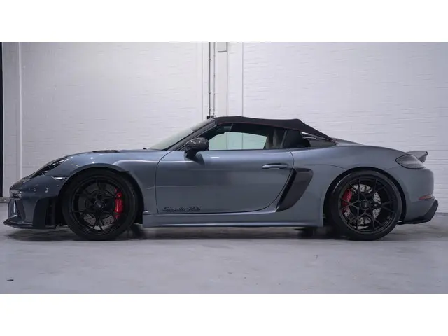 Porsche 718 Spyder RS 2024 Benzine 6