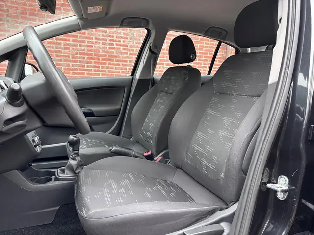 Opel Corsa 1.2-16V Cosmo 2014 Benzine 11