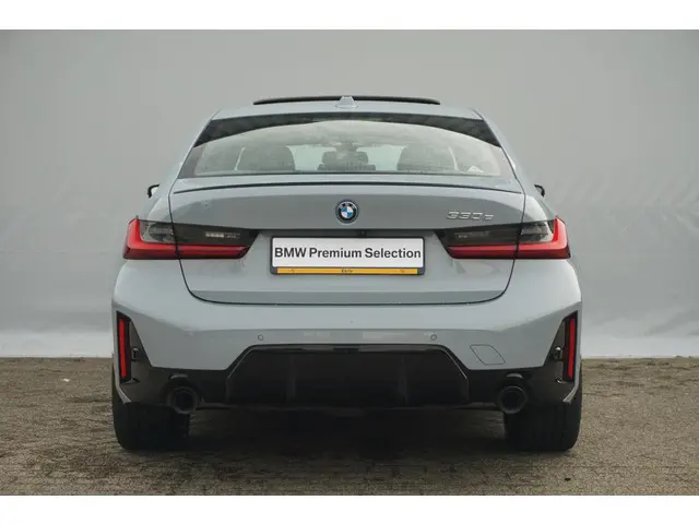 BMW 3 Serie 330e 2023 Hybride Benzine 5