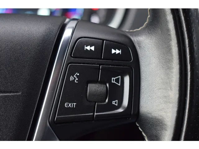 Volvo V40 2.5 T5 255pk Automaat R-Design 2013 Benzine 35