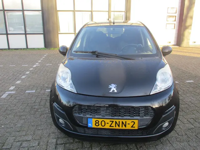 Peugeot 107 1.0 Sportium 5-deurs Airco 2013 Benzine 13