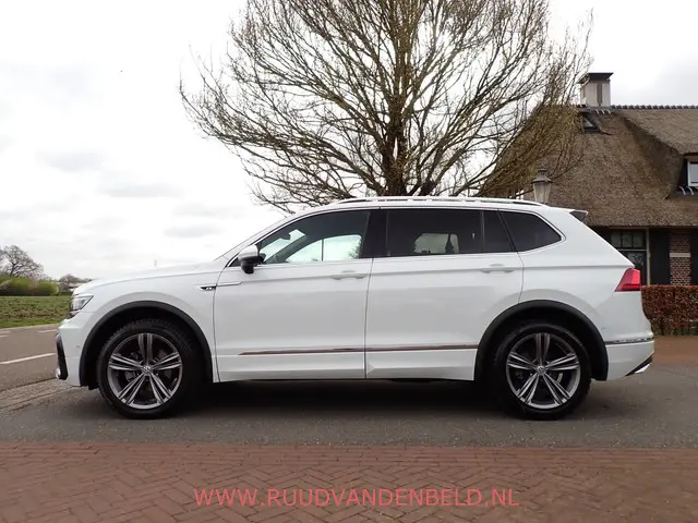 Volkswagen Tiguan Allspace 1.5 TSI R-LINE 2021 Benzine 6