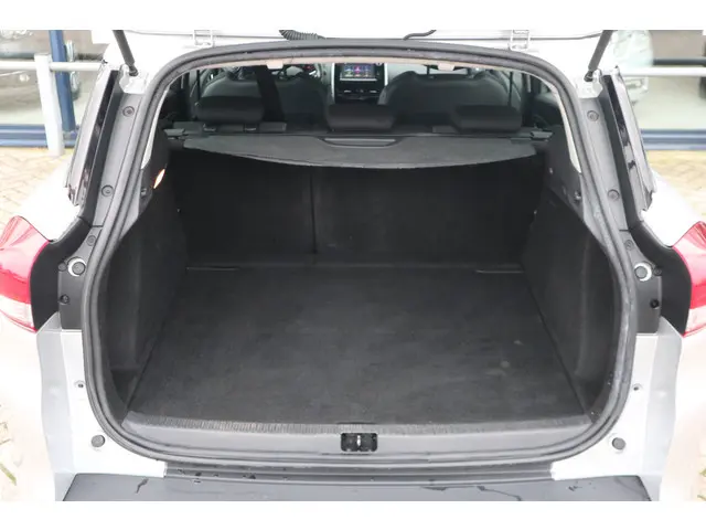 Renault Clio Estate 0.9 TCe Limited 2016 Benzine 16