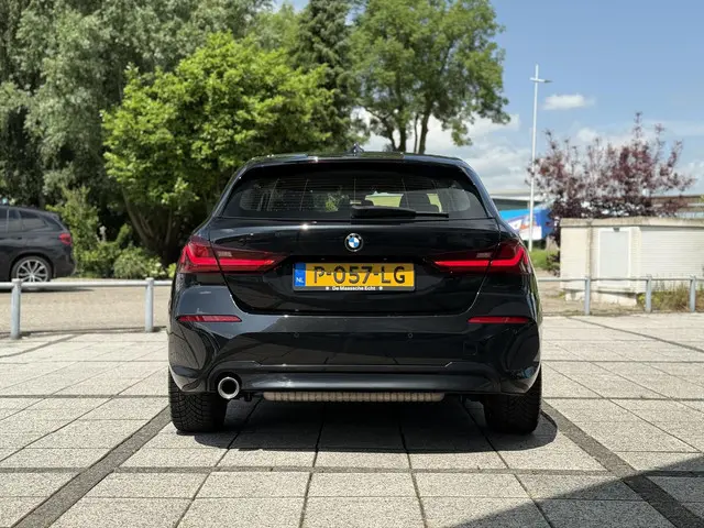 BMW 1 Serie 118i Executive Ed. Sport 2022 Benzine 5