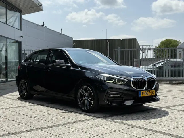 BMW 1 Serie 118i Executive Ed. Sport 2022 Benzine 7