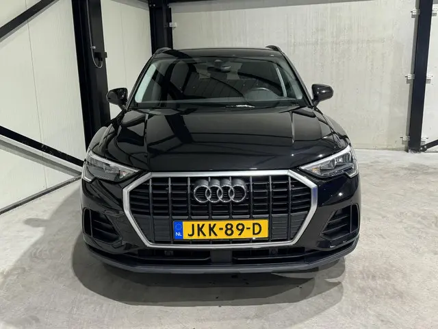Audi Q3 45 TFSI e Business 2022 Hybride Benzine 7
