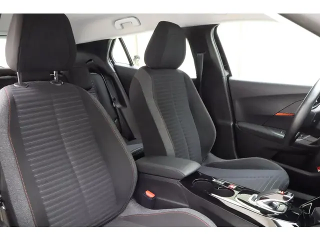 Peugeot e-2008 EV Active 50 kWh 2021 Elektrisch 13