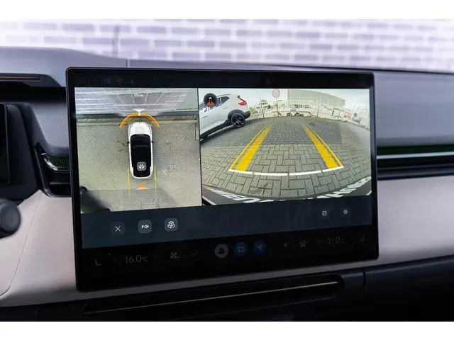 Lynk & Co 08 1.5 More 2026 Hybride Benzine 39