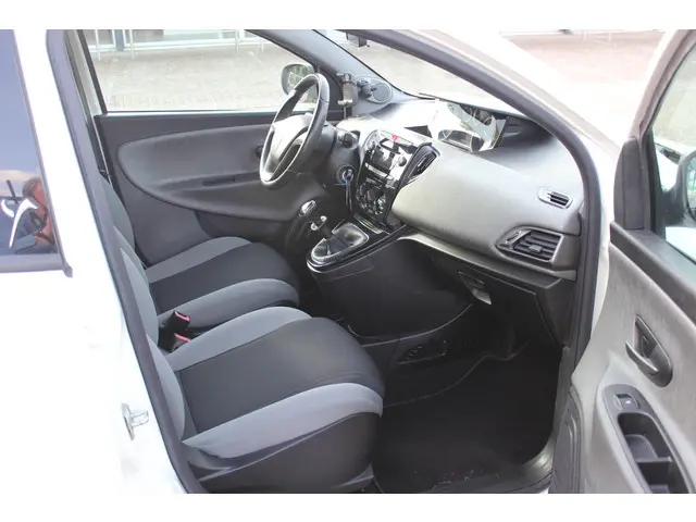 Lancia Ypsilon 0.9 TwinAir Silver Plus, Airco! 2013 Benzine 5