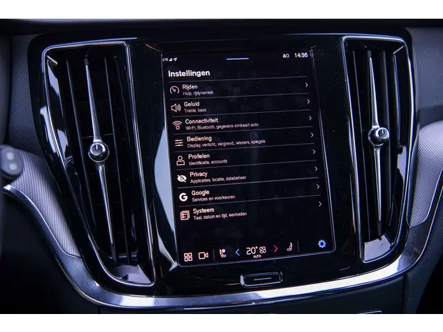 Volvo V60 2.0 B3 Essential Edition 2023 Benzine 19