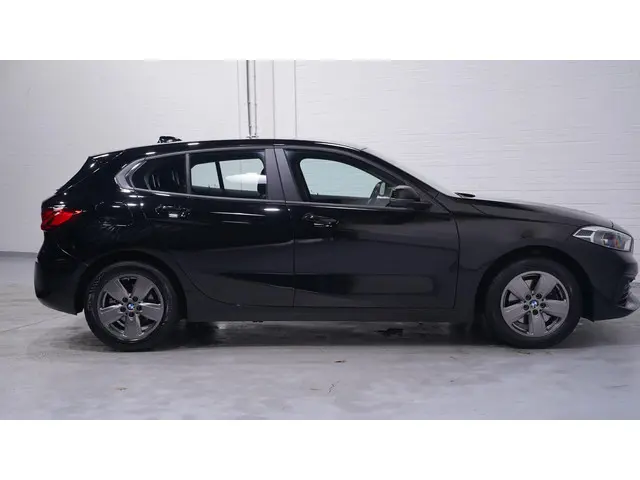 BMW 1 Serie 118i Advantage 2022 Benzine 8