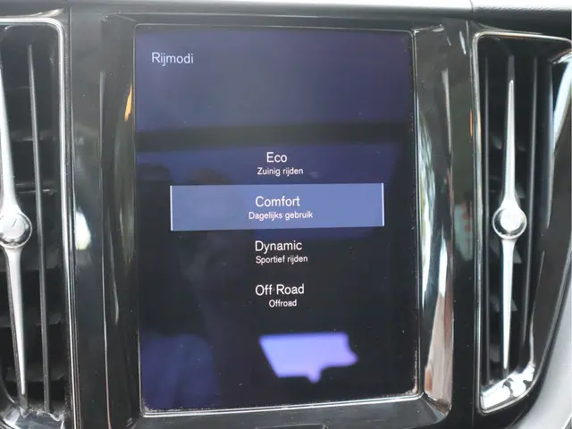 Volvo XC60 2.0 B5 250 PK Momentum Exclusive 2021 Benzine 22