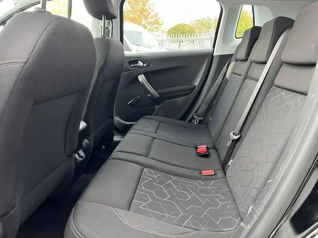 Peugeot 2008 1.2 PureTech Style 2015 Benzine 36