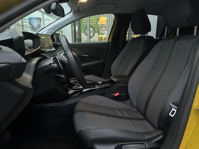 Peugeot 208 1.2 PureTech 130pk Allure Pack 2022 Benzine 10