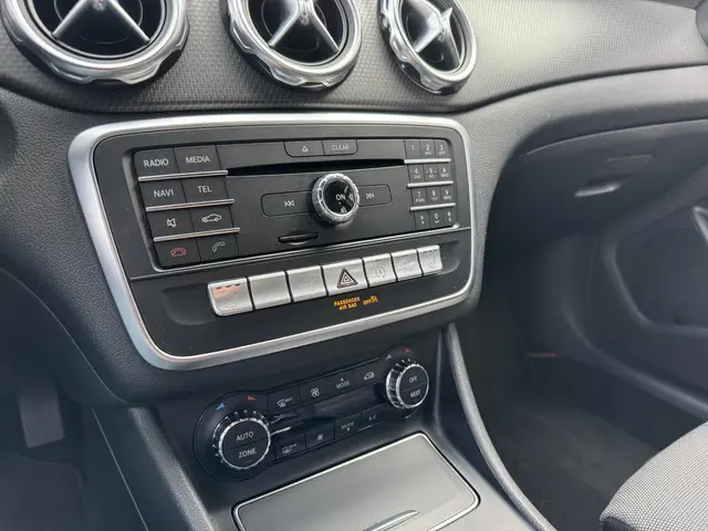 Mercedes-Benz GLA 180 Business Solution 2017 Benzine 22