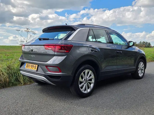 Volkswagen T-Roc 1.5 TSI Life Business 2022 Benzine 3