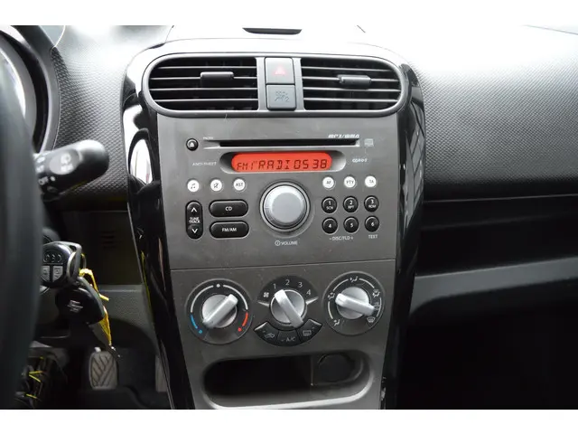 Suzuki Splash 1.0 VVT Comfort EASSS 2015 Benzine 19