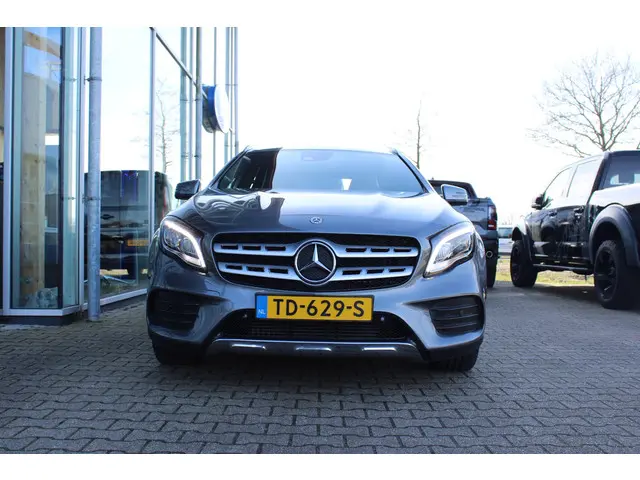 Mercedes-Benz GLA 3