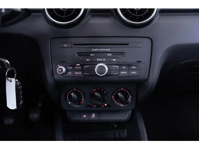 Audi A1 1.2 TFSI Attraction 2013 Benzine 38