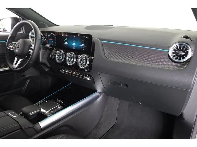 Mercedes-Benz EQA 250 Business 67 kWh 2022 Elektrisch 4