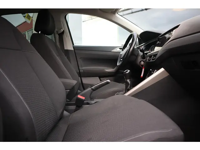Volkswagen Polo 1.0 TSI COMFORTLINE 2021 Benzine 23