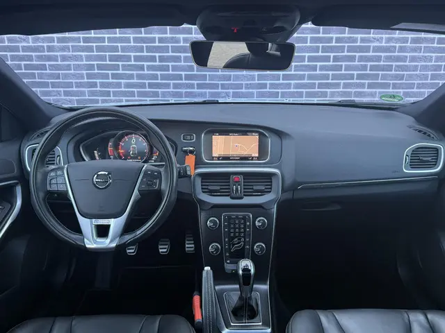 Volvo V40 2.0 T4 Business Sport 2018 Benzine 4