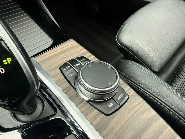 BMW X3 xDrive20i M-sport / pano / HUD / tr.hk / H&K 2020 Benzine 23